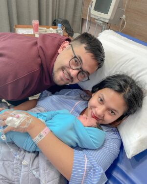 Ade Yunita Instagram - Alhamdulillah welcome to the world Zavien Lanata💗
.
.
makasih banyak @mandayaroyalhospitalpuri udah ngasih yang terbaik buat kami , dari awal control sampe udah lahir babynya hihi 
Dan dokter @angelina.vitria yang standby nungguin pembukaan demi pembukaan dan sabar sama aku juga🤣🤣💗💗💗💗