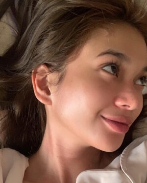 Ade Yunita Instagram - bangun tidur tb2 merah badan juga kenapa ya 🥲 sepertinya tungau 😞 but i feel pretty so yeaaa