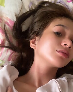 Ade Yunita Instagram - bangun tidur tb2 merah badan juga kenapa ya 🥲 sepertinya tungau 😞 but i feel pretty so yeaaa
