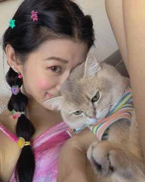 Adela Sou Instagram - 來自 #樹娃 的鄭重拒絕 ⛔️
真是有脾氣的小貓咪🐈

奈何麻mi太愛你了💕 #福徳春樹
@fukutokuharuki
