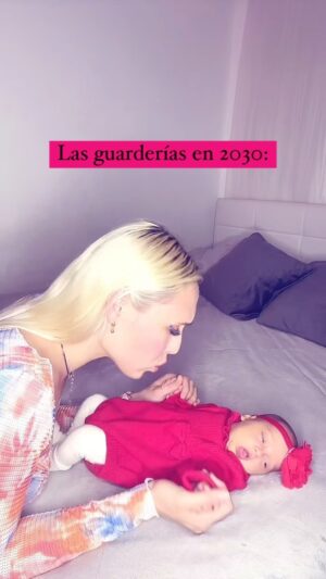 Adelina Fominykh Instagram - Mi caperucilla roja moderna ❤️🥹 #humor #humor #bebe #baby ✨