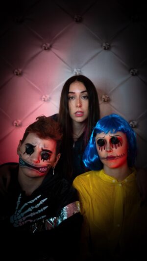 Adelina Fominykh Instagram - CORALINE & WYBIE🪡

¿Qué os parece el resultado?😏

#coraline #makeupcoraline #halloweenmakeup #halloween #makeuphalloween2023 #annersite