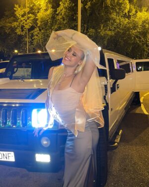 Adelina Fominykh Instagram - Despedida de soltera 💍
✨ 17-09-2023 ✨
Gracias a todas las personitas que formaron parte de este día! Aún lo recuerdo como si fuera ayer 🤪 Os quiero mucho ❤️🥹
-
1- La foto más bonita de ese día es esta y encima @annersite me hace fotones 😌📸
2- Me sentía súper especial 🌟 mi cara de “orgullosa de la gente que me rodea” 🌟
3- Las mejores fotos son las imprevistas , eso siempre 🤣
4- Chicaaaaas pero pedazo limusina , no??? 🫢
5- Pink ladies 🩷 Que es mi despedida… es esto real? 💍
6- Muy mona salgo pero estaba pensando “en qué momento les ha dado montar todo esto???” 🧐
7- Pues ya que me han vestido de gimnasta pues hago gimnasia 🤸‍♀️✌🏻
8- Te quiero mami ❤️
9- Que mi familia sean también “mis amigas” es lo más TOP 🥹
10- TEAM BRIDE 💍👰🏼‍♀️
————————
❤️Cual es vuestra foto favorita?❤️