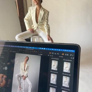 Adeline Rudolph Instagram - BTS snippets from @schonmagazine shoot with the A class team @stylistmelissalynn @rickhenryla @manthony783 @raenbadua 👄