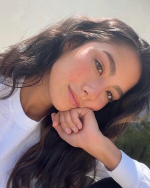 Adeline Rudolph Instagram - Tb to curly Addie 👩🏻‍🦱