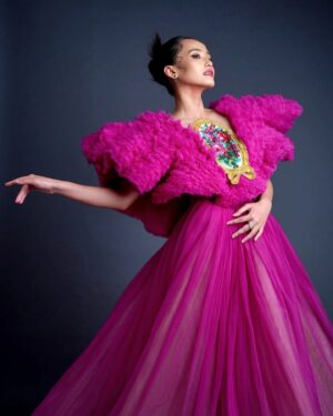 Adila Fitri Instagram - ADILA FITRI @adilafitri 
Photographer @karinayasmine 
Makeup @itsfrankywu 
Hairdo @opick_hairstylist 
Stylist @rikkisi 
Wearing @marianamarcellacouture
.
#adilafitri #beehaveentertainment
