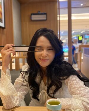 Adila Fitri Instagram - Slide ke 2, si bocah satu ini abis di jahit kepalanya 7 jahitan 🫠🫠