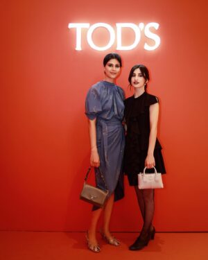 Aditi Saigal Instagram - At the @tods opening channeling my inner goth girl 🍾

Wearing: @tara_and_i 
Bag: @tods 
Hair: @hairby_shivanik 
Makeup: @goldandglittr 

📍- Jio World Plaza