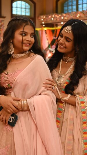 Aditi Sanwal Instagram - Impromptu Makeup room scenes!!! 🎥♥️🥰

#zeel #bittu #meera #aditisanwal #deewani #dangal #shoot #makeuproom #masti #sisters #dance