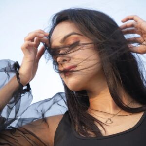 Aditi Sanwal Instagram - Love is in the Hair!!! 🌬🖤

Picture by @mirrorcraftfilms

P.S: when celebs like @neytirii__  make your eyes look glam!

#pictureoftheday #instagood #black #aditisanwal #livelovelaugh #blackbeauty #photoshoot #makeupbyme #eyes #click #aesthetic #pretty #love