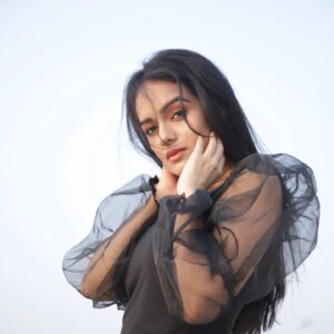Aditi Sanwal Instagram - Love is in the Hair!!! 🌬🖤

Picture by @mirrorcraftfilms

P.S: when celebs like @neytirii__  make your eyes look glam!

#pictureoftheday #instagood #black #aditisanwal #livelovelaugh #blackbeauty #photoshoot #makeupbyme #eyes #click #aesthetic #pretty #love