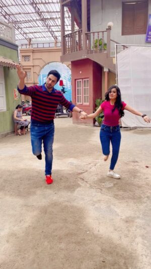 Aditi Sanwal Instagram - Challll….! Bhatak lena Baawre ✨
•
•
#salmanshaikh #aditisanwal #baalveer #baalveer3 #baalveer4 #vivaal #kashvi #sonysab #dangaltvchannel #harbahukiyahikahaanisaasumaanemerikadarnaajani #tvserial #actors #indianactor #ranbirkapoor #priyankachopra #barfi #mondaymotivation