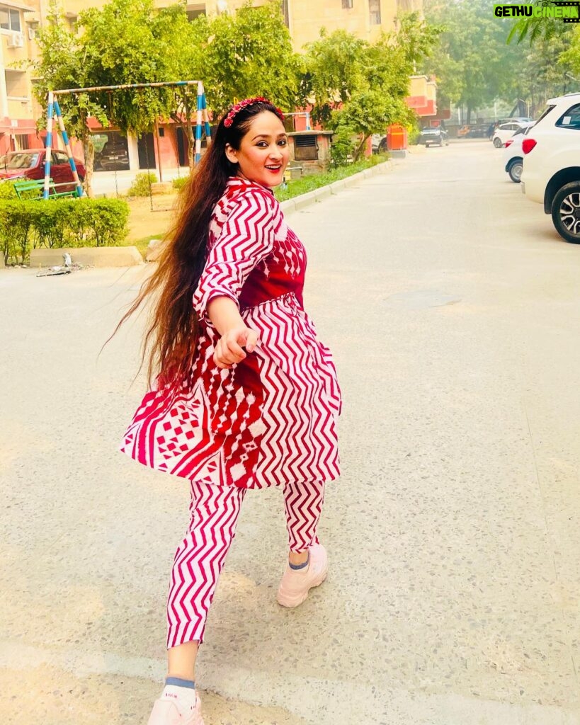 Aditi Sajwan Instagram - Masakali 🕊️❤️💕✨ #madness#lifeiscolorful#prettypari