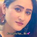 Aditi Sajwan Instagram - Usko to bas Main Pasand Hoon💕 #aditireels #shayari #poetry #romantics