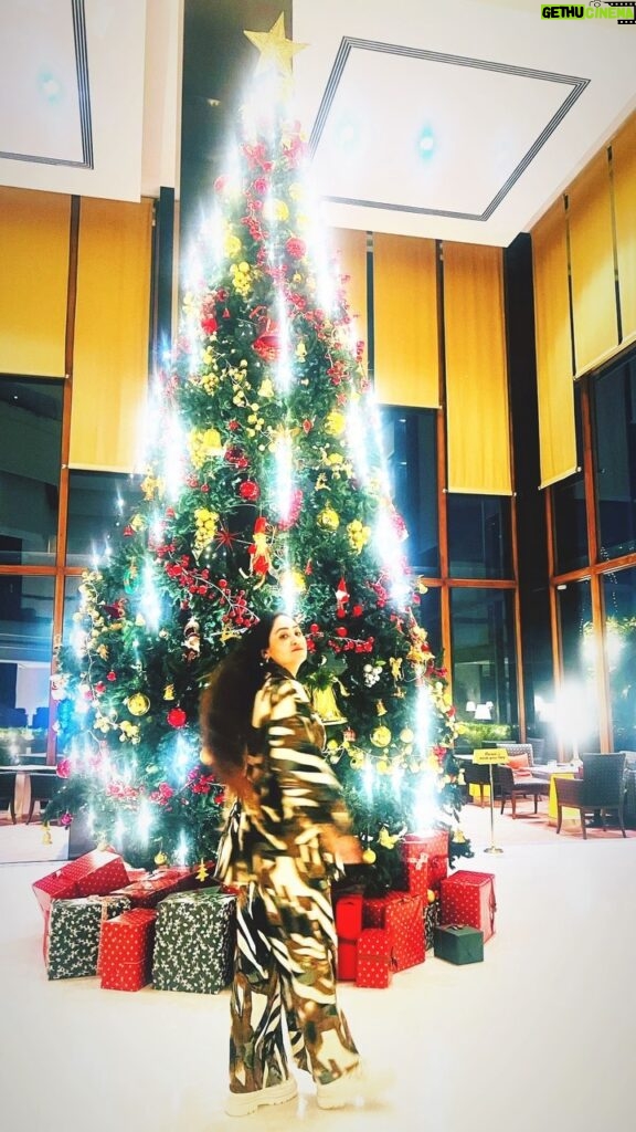 Aditi Sajwan Instagram - Christmas trees are fascinating , aren’t they !! 🌲🌲🌲 In homes, malls, streets , churches and in our childhood memories, these evergreen trees look oh so beautiful !!! 💕🫰🏻