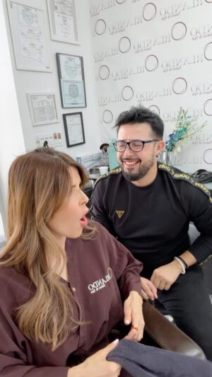 Adriana Cataño Instagram - Dicen que para ser bella hay que ver estrellas, ¡pero en Orlando Salón con @elreydelasrubiasmiami la belleza no duele! Aquí, disfrutas de un rato agradable, momentos de risa y mucho positivismo. ¡Ven y vive una experiencia de belleza única y divertida!” 🤩😂😂😂

 Feliz y bendecido día mi gente bella 

#adrianacatano 

Cambios extremos!! 

 Citas al 7864514520

#miamisalon #miamistyle #miamihair #elreydelasrubiasmiami #balayagemiami #estilistasenmiami  #elreydelasrubiasmiami
#keratina l#hairstylemiami #balayage #Elreydelasrubias  #expertoenrubias #hairgolden #blondhair #hairblond #kingofblondes #peluqueriasmiami #salonmiami #salonesmiami 

@adrianacatanoofficial 
@orlandosalon