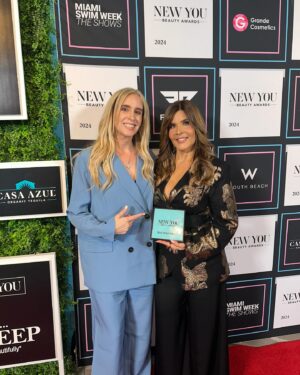 Adriana Cataño Instagram - WE WON 🙌🏽 ⭐️ CATANO BEAUTY @newyoumedia #newyoubeautyawards - the “Best Newbie” award for our bakuchiol you glo serum @catanobeautyinc ♥️🏆 Thank you NEW YOU MEDIA #newyoubeautymagazine So grateful 🙏🏽⭐️
Thank you @emiliouribebeauty for helping us get the skincare line started, thank you my precious daughter @gabriellacatano for helping me every step of the way & all this is thanks to the Grace of our Lord & Savior Jesus Christ ✝️ 
#godisgood #catanobeauty #adrianacatano 
———————-
PR @a2mediaagency @aileen_abella 
Wardrobe styling @hausartistlab