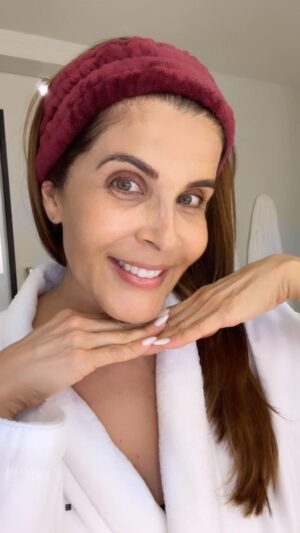 Adriana Cataño Instagram - My nightly #skincareroutine ❣️🐰/ Mi #rutinadebelleza en las noches 
*LINK IN BIO