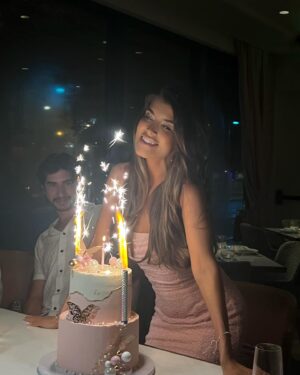 Adriana Cataño Instagram - Gabriella’s bday dinner @swanmiami 💕🎂 #happybirthday Gabriella 🎈💫 God bless you 🙏🏽
Special thanks @jossiemariee @groothospitality @vince.perez @mattruiz33 
————————
🎂 @bocaditosbakery @bubblememories_partyevents