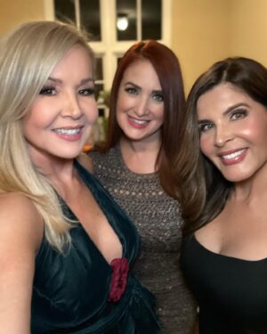 Adriana Cataño Instagram - Blessed to host this Christmas Toy Drive for @nicklaus4kids for 11 years 🎅🏼🧸🎄 Thank you @lizamsantana @creativasgrouppr Honored to host with my dear friends @marianarodriguezt51 @sandrapeeblestv @arlynbroche Thank you to everyone who supported us ♥️🙏🏽 God bless you all & Merry Christmas! Liza you have a heart of gold 💛 #christmas #toydrive #adrianacatano #lacataño #marianaridriguez #sandrapeebles #arlynbroche #latinas #amor