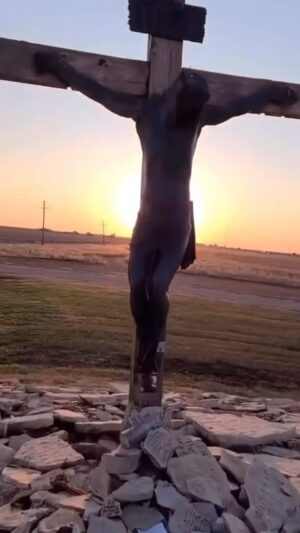 Adriana Cataño Instagram - Thank you Jesus 🙏🏽 #goodfriday