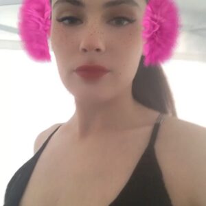 Adriana Ubani Instagram - YA SALIÓ Culpa Mía en @primevideoes ya disponible!!!! No puedo más de contenta porque vaya suerte he tenido encontrando a gente nueva maravillosa y reencontrándome con otra🎀🎀🎀🎀