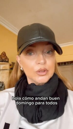 Adriana Salgueiro Instagram - NUNCA ES TARDE PARA TOMAR CONCIENCIA!!! Todavía veo gente que usa pieles auténticas y me indigna de una manera !!!! Literalmente rompí mi tapado ( ya  le daré forma ) con ira . Como digo en el video NO MATEN ANIMALES para ponérselos encima porque son moda o porque quedan lindos . Si viviéramos en Alaska , lo entenderia y no se . LOS ANIMALES NO SON COSAS , SIENTEN !!!! @sintientesorg @matildablanco @liz_solari