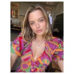 Adriana Torrebejano Instagram - ¡Gracias por compartirme tantos mensajes bonitos de la película, de lo que os habéis reído viéndola, de vosotrxs en el cine… sois lo más! Si aún no has visto “POLÍTICAMENTE INCORRECTOS”, ya estás tardando en ir. Os dejo popurrí de making of, que me encanta 😁 1. Laura Vázquez 2. El pantano con una garrafa 3. Lo pasamos muy mal 4. La marca donde enseñar el culo 5. Pablo Merino @juanluchadorr 6. ¡Voten! 7. El neopreno debajo de la ropa… MAL 8. Nueva izquierda together 🫶🏻 9. A @maria_hervas_ le pasa algo… 10. Tomb Raider y el pelirrojo de campo @deaplaneta @lazonacine @atresmediacine @arantxa_echevarria 💖