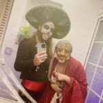 Adriana Torrebejano Instagram - Me llegan nuevos documentos… Es que el ‘BLALLOWEEN’ fue 🫶🏻 Me colé en casa de @blascanto_es y ni siquiera él sabía quién era esa Mamá Coco. No me pude reír más, la verdad. Eso si, bebí con pajita y me dejé las lumbares, todo por el personaje. 😂✌🏻