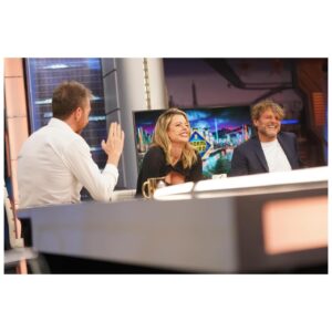 Adriana Torrebejano Instagram - Hoy en el @elhormiguero con @salvareina.chuki 🐜💖🐜 presentando #MuertosSL 

Gracias @diorbeauty x @marafervi 
Total look x @guess @ehmoda ✨