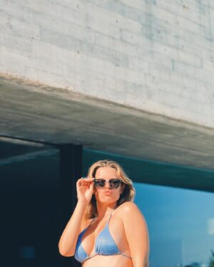 Adriana Torrebejano Instagram - 💙🦋🌊 verano azul 🌊🦋💙

Fotos que roba @victorgarciacid