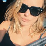 Adriana Torrebejano Instagram - De lo único que tienes que preocuparte cuando te suscribes a @driverevel … es de conducir. 😎✌🏻✨🚙 Keep REVEL & Chill 💖