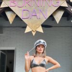 Adriana Torrebejano Instagram - Otro “Burning Dan” superado 🌵🪩 Gracias @dangeloous 🫶🏻 solo tú consigues que me disfrace una vez al año.