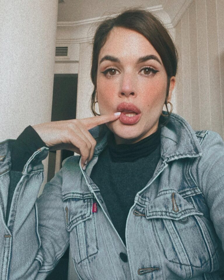 Adriana Ugarte Instagram - Ahí va buena tanda de fotos que me encantan 🌺-me maquilló de lujo @tragacetemakeup y lo aproveché cual ratona jijiji-