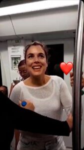 Adriana Ugarte Instagram - La vergüencilla que me da 😍 @tedapediemakeup y @gedleryamila GRACIAS POR VUESTRA ENERGÍA PRECIOSA💘