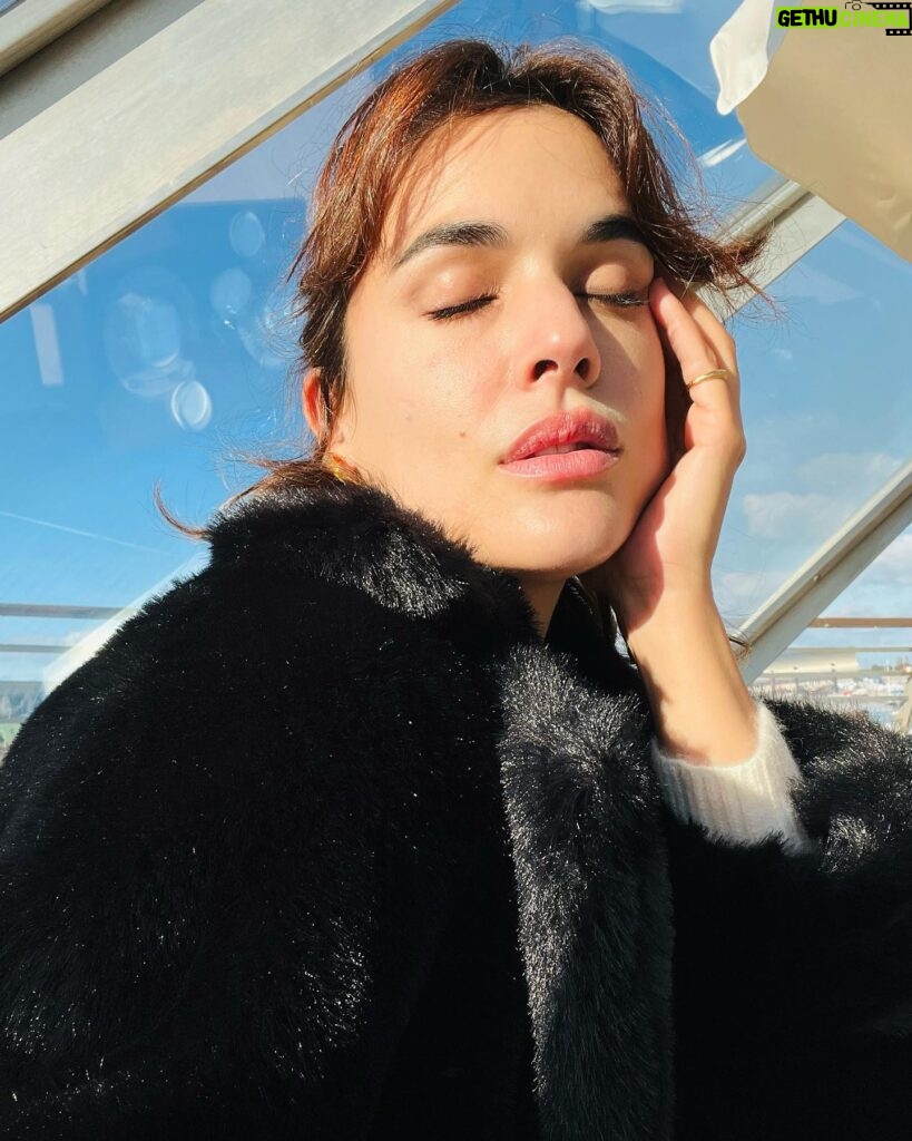 Adriana Ugarte Instagram - Peaky Blinders 🥀🔫❤️ @sandroparis @ehmoda