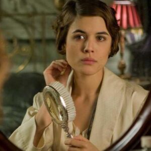 Adriana Ugarte Instagram - ¡Volvemos cada día a las 17.30 en @rtve con La Señora!
Qué PRIVILEGIO de escuela,qué guiones,qué dires,qué decorados,vestuario,maquillaje,
paisajes…y sobre todos qué compañeros(MAESTROS)
❤️❤️❤️❤️❤️❤️❤️❤️❤️GRACIAS!!!!!