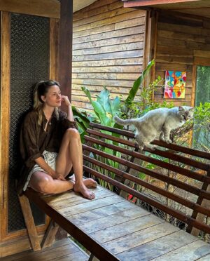 Adrianna Chlebicka Instagram - Little friend from Koh Lanta🐈