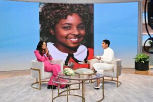 Adrienne Warren Instagram - My first lead role.. Annie. 
This little girl would never believe the journey ahead of her. 🥹

Thank you for having me, @tamronhall and thank you for your continued support! 🤍

@tamronhallshow 
@blackcakehulu 

Styled by: @shionat 
Makeup: @killahcamz 
Hair: @infamousmstish