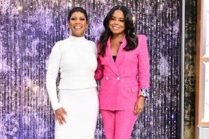 Adrienne Warren Instagram - My first lead role.. Annie. 
This little girl would never believe the journey ahead of her. 🥹

Thank you for having me, @tamronhall and thank you for your continued support! 🤍

@tamronhallshow 
@blackcakehulu 

Styled by: @shionat 
Makeup: @killahcamz 
Hair: @infamousmstish