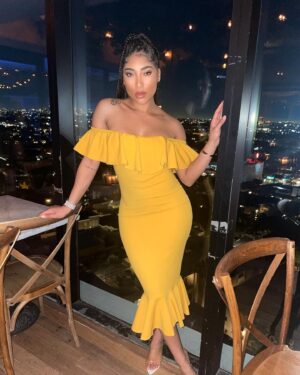 Adriyan Rae Instagram - [ il•lu•mi•nate] : make something bright by shining a light on it. You can feel when a new version of you is evolving. That shits amazing! Be the light! I challenge you to shine bright from here on out. Light up every room you walk in, unapologetically. We’re done dimming our light, that’s old, that’s wack, that’s so 2020. 💅🏽 stay bright bb! with love | with light | -A.Rae ____________________________________________ #LoveandLight #AdriyanRae #ARae