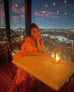 Adriyan Rae Instagram - [ il•lu•mi•nate] : make something bright by shining a light on it. You can feel when a new version of you is evolving. That shits amazing! Be the light! I challenge you to shine bright from here on out. Light up every room you walk in, unapologetically. We’re done dimming our light, that’s old, that’s wack, that’s so 2020. 💅🏽 stay bright bb! with love | with light | -A.Rae ____________________________________________ #LoveandLight #AdriyanRae #ARae