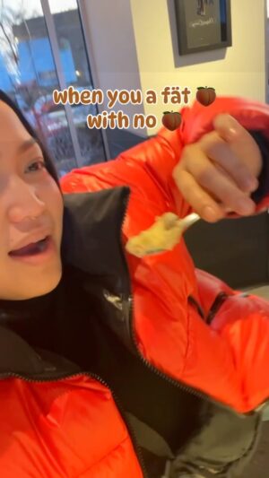 Ae Southammavong Instagram - I swear I be vibin anywhere if there’s food around 🤣🤣🤣 @samehwadi #itsyobirthday #birthdaycake #icecream #milkjam #milkjamcreamery #throwdatassinacircle #hexagon #imdoingmybest