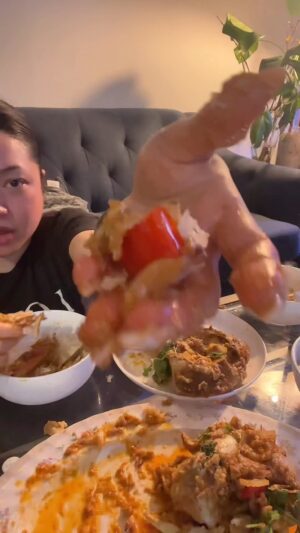 Ae Southammavong Instagram - Made my dads crab curry for @yoomnguyen #crabcurry #crab #curry #asian #asianfoodie #asmr #mukbang