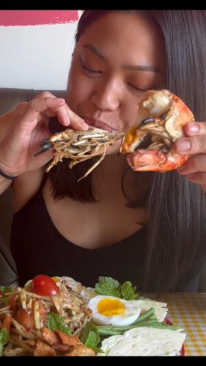 Ae Southammavong Instagram - Y’all I swear I be making my dam self hungry watching my own vids 🤣🤣🤣 pull up on @isaanstation ughhhhkakajwnsbdjeksooogood #isan #isaan #thai #lao #shrimp #juicy #delish #laeats #la #koreatown #koreatownla #southeastasianfood #southeastasian #spicyaf #platter #losangeles #losangelesfood
