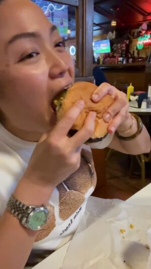 Ae Southammavong Instagram - My first Juicy Lucy and I am hooked!!! Thank you @yoomnguyen for putting me on 😋😋😋 #juicylucy #juicylucyburger #mn #minnesota #minnesotafood #mnfood #delish #burger #burgers #cheese #meltedcheese #yummy #lifechanging #eeeeeats #icaneat #burgerista