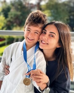 Aggeliki Daliani Instagram - Χρυσό 🥇στην κατηγορία Κάτα Παίδων στο Κύπελλο Έγχρωμων ζωνών ο Νικήτας μου!!! 🥋 Κι εγώ μαμά «κουκουβάγια» και fan club μαζί!!! Συγχαρητήρια Νικήτα!!!👏👏👏 Ευχαριστούμε coach @mariza_soumbasaki @odysseas_karateclub @hellaskarate ••••••••••••••••••••••••••••••••••••••••••••••••••••••••••••• #karate #goldmedal #nikitas #myson #proudmom #prouddad @manospapagiannis #nikitasfanclub