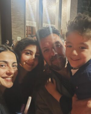 Aggeliki Daliani Instagram - Χρόνια πολλά και από εμάς!!! Καλό Πάσχα, Υγεια και αγάπη σε όλους!!!! 
📍Chicago 
•••••••••••••••••••••••••••••••••••••••••••••••••••••••••••••#happyeaster #family @manospapagiannis @lydia.papagianny