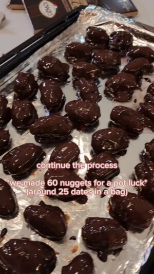 Aggie Hsieh Instagram - This is my Guilt free Chocolate recipe, a healthier alternative to a Snickers bar 🍫 I can eat an entire plate of this and still feel amazing 🤣 my family and friends can't stop raving about these, so here's the recipe! Make your loved ones happy with healthy yummy chocolates! 

#healthyfood #guiltfree #chocolate #healthyalternatives #dates #nutbutter
