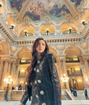 Aggie Hsieh Instagram - Will you still love me when I'm no longer young and beautiful 🖤

@balmain #balmain #balmainarmy 
@rogervivier
#RogerVivier
#GherardoFelloni
#anncs 
@xs.rina